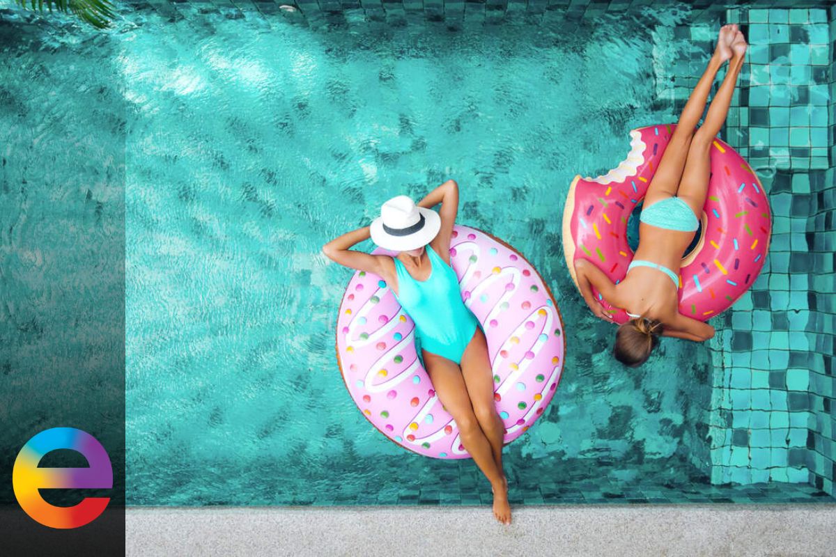 Relaxați-vă în piscina cu pompă de căldură.