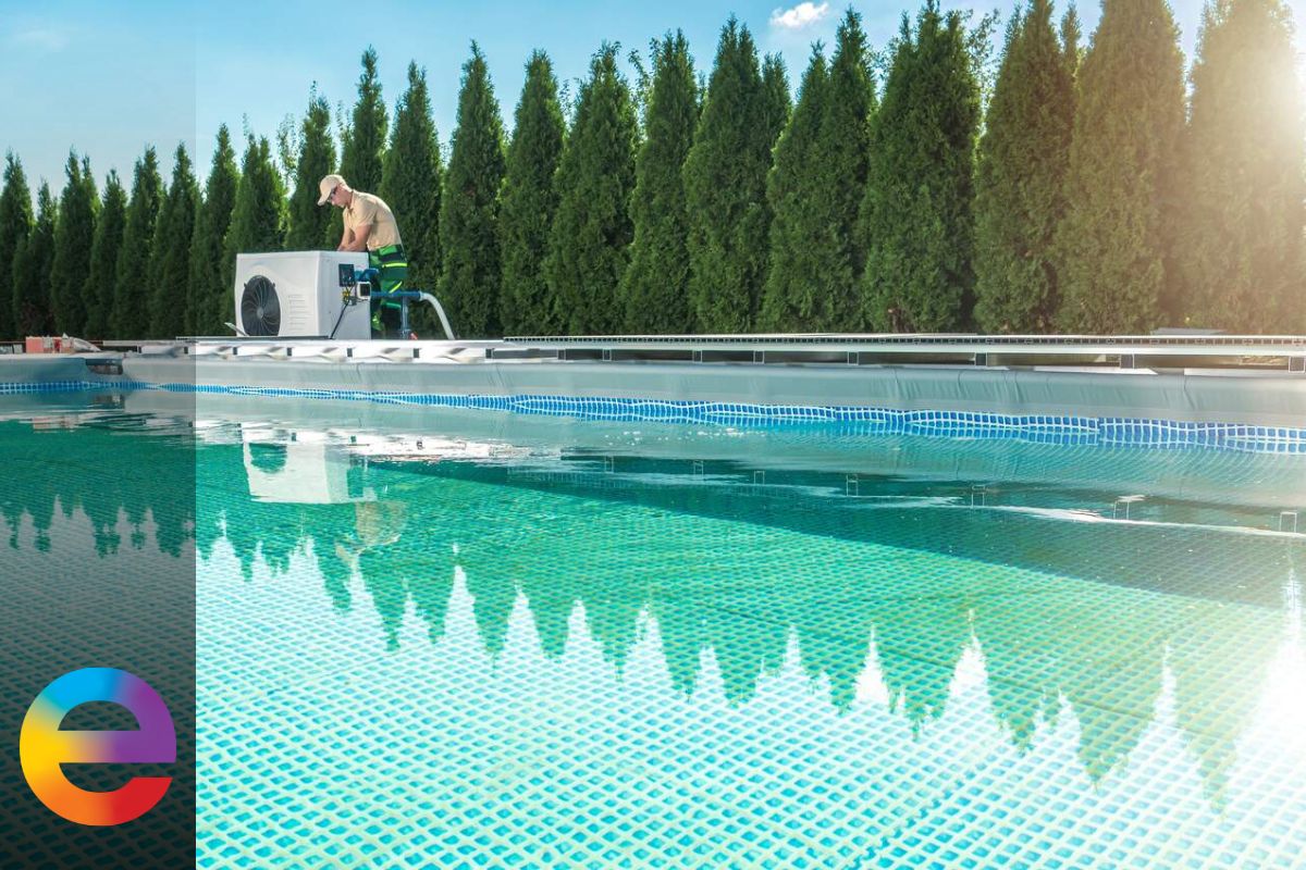 Piscină exterioară îngropată cu pompă de căldură.